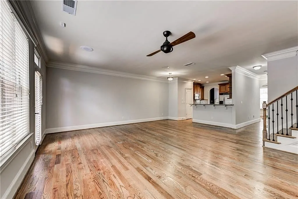 4 bed, 3.5 bath, 2916 sqft, $4,000 — Photo 3