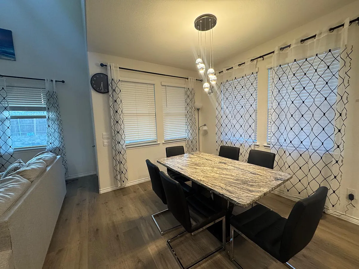 Dinning - 7225 Raynor Pl