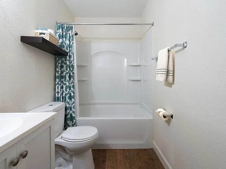Green Door Apartments — Photo 121