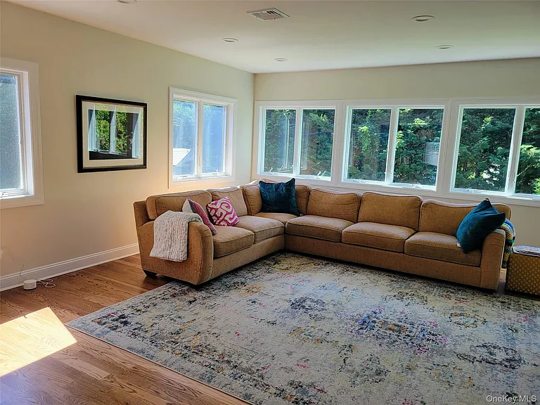 650 Prescott Pl — Photo 5