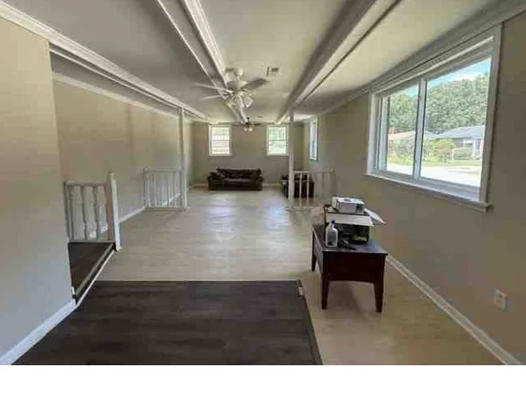 615 Clinton St — Photo 9