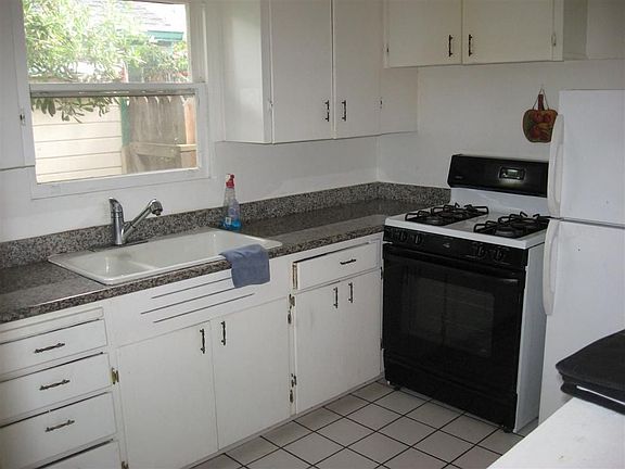 5th image of 911 Redwood Ave