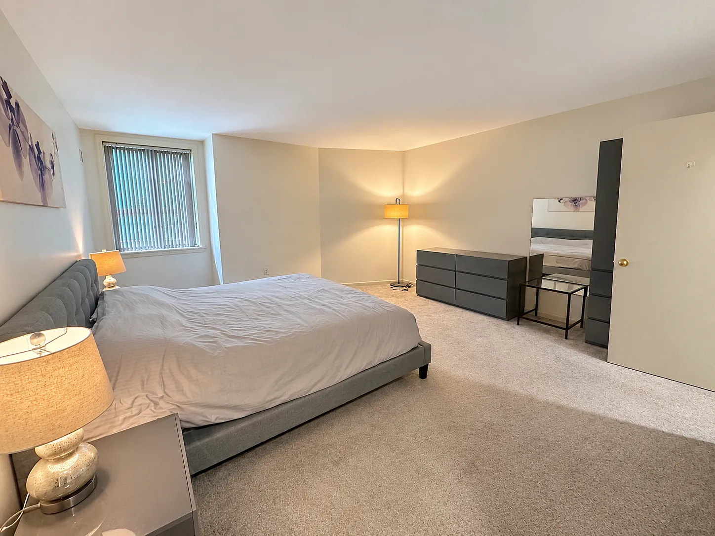 1 bed, 863 sqft, $3,000 — Photo 4