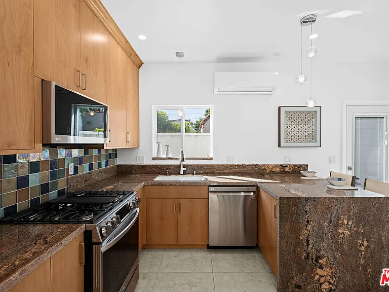 10623 Olympic Blvd — Photo 3