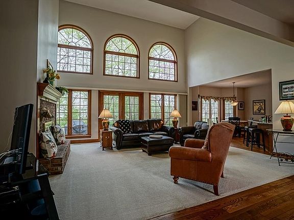 3rd image of 266 Ashbourne Dr