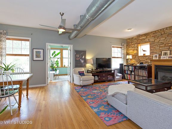 3rd image of 2025 N Whipple St APT 3N