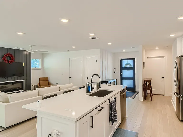 6215 Club Ter — Photo 15