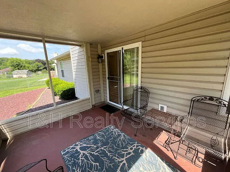 4 Village Pkwy — Photo 17