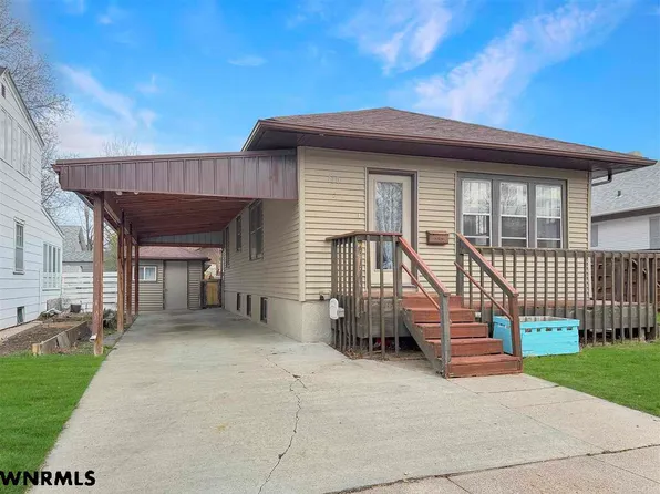 710 W 7th St, Chadron, NE 69337