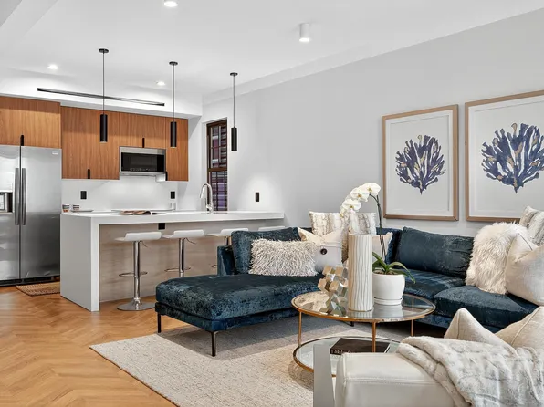 31 Bayview Avenue image 2 of 37