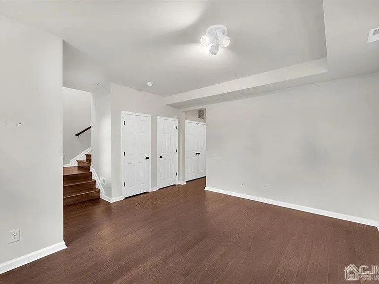 26 Fleet St — Photo 4