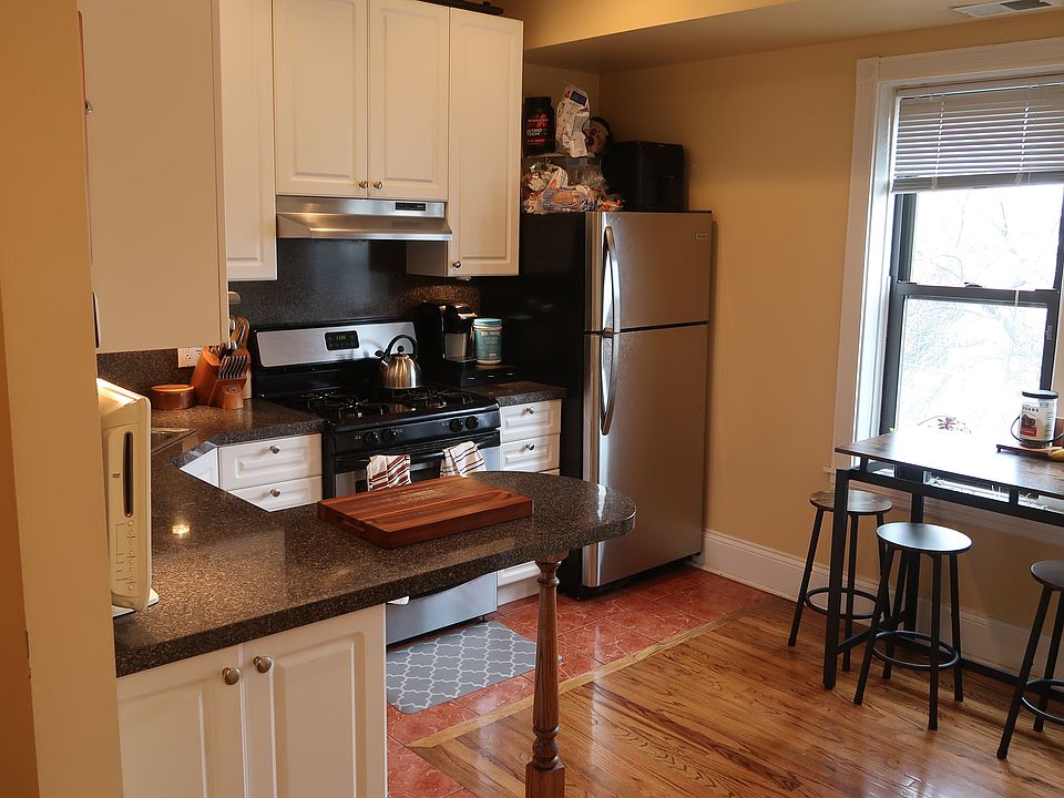 1st image of 2838 N Francisco Ave APT 1B