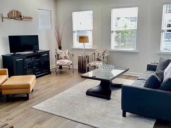 4th image of 187 Winding River Dr