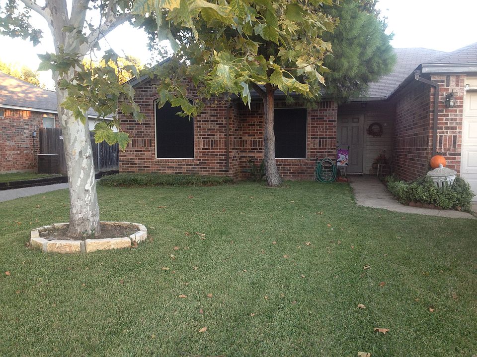 1st image of 305 Meadowbrook Dr