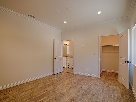 4th image of 5060 Tendilla Ave
