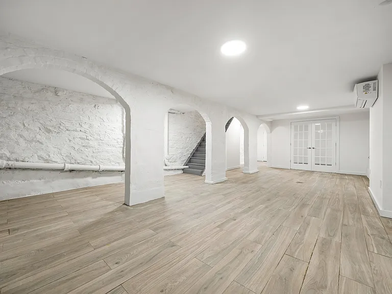 75 Bainbridge St #1A — Photo 14