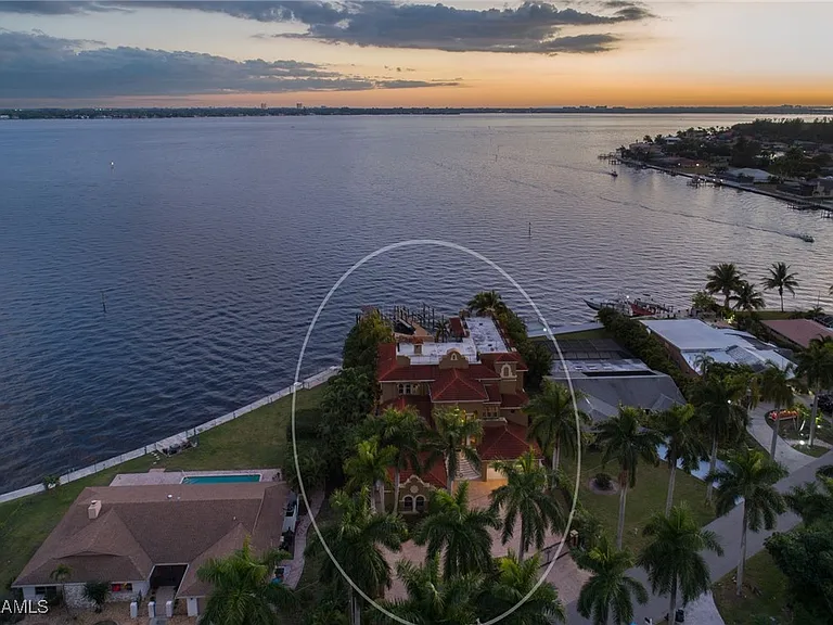 232 Bayshore Dr — Photo 2