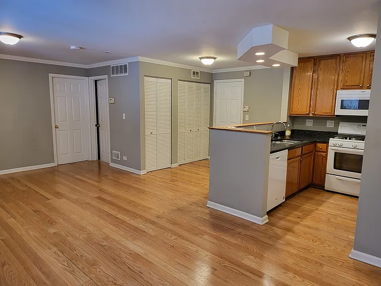 2403 W Flournoy St #A — Photo 8