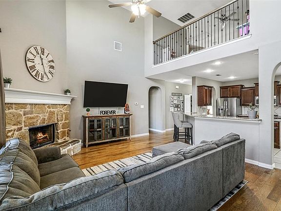 2nd image of 937 Viburnum Dr