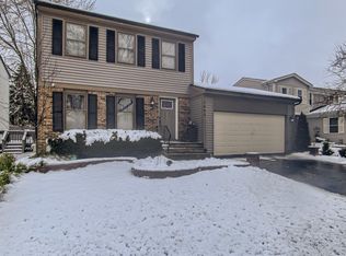 1663 Trafalgar Ln, Aurora, IL 60504