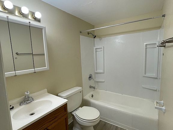 4th image of 4-404 S Lewis Ave