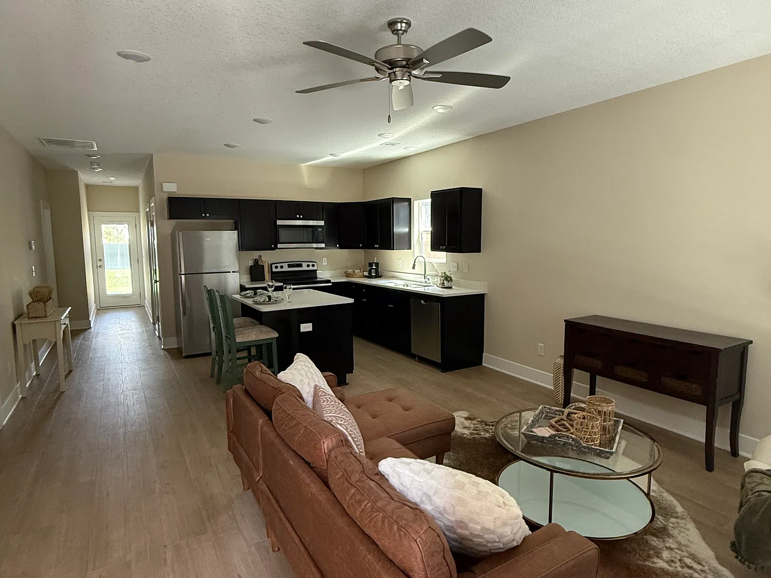 3 bed, 1100 sqft, $1,425 — Photo 4