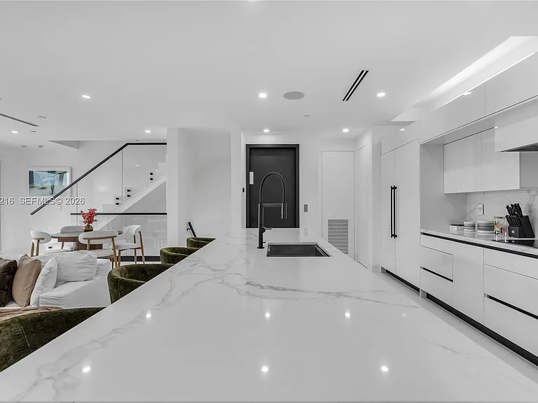 3228 NE 7th St — Photo 18