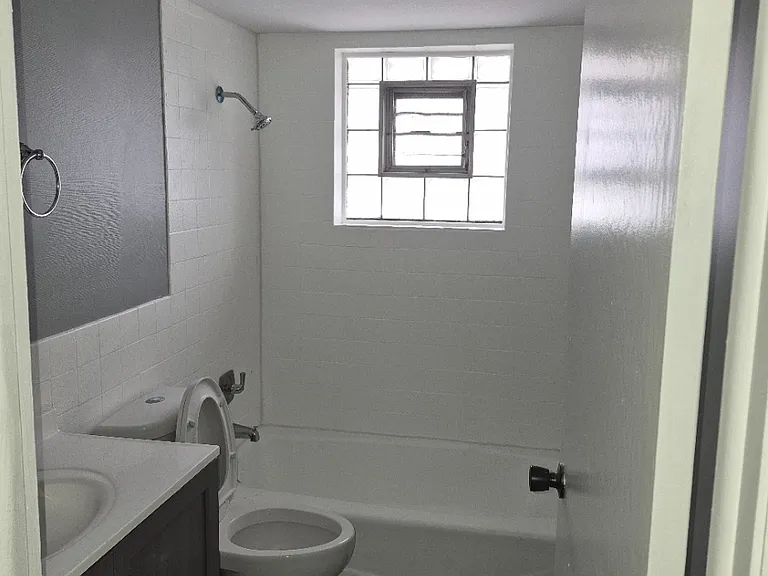 74 Yates Ave #3N — Photo 4