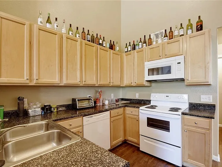 2606 Salado St #401 — Photo 17