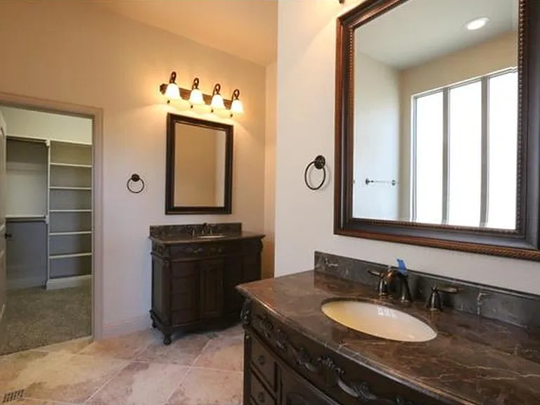 824 Lake Meadow Ln — Photo 7