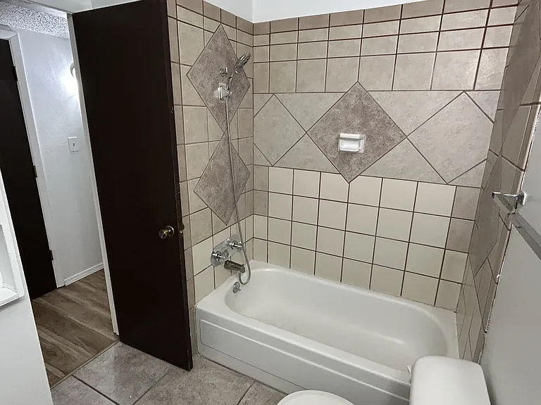 604 Mountain View Ave NE — Photo 11
