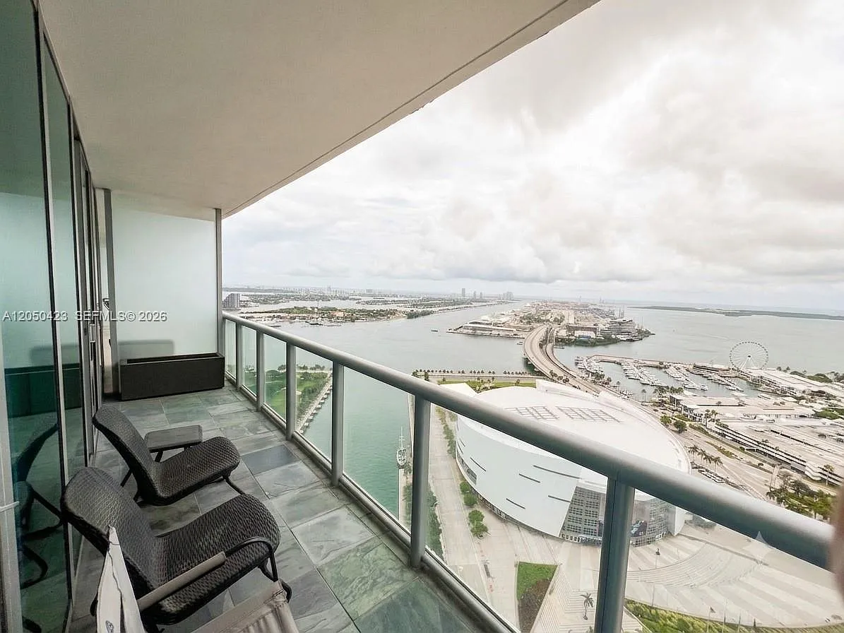Marinablue Condo — Photo 1