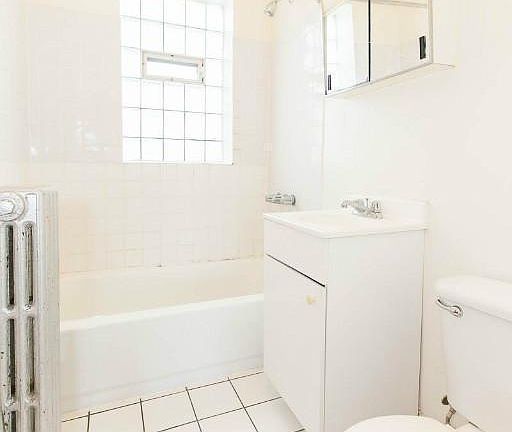 5th image of 4756 N Maplewood Ave APT 302V