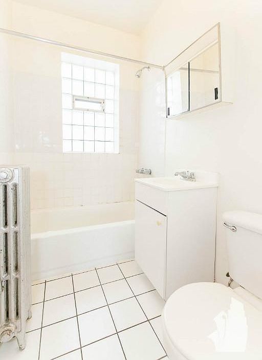 1st image of 4757 N Maplewood Ave #204