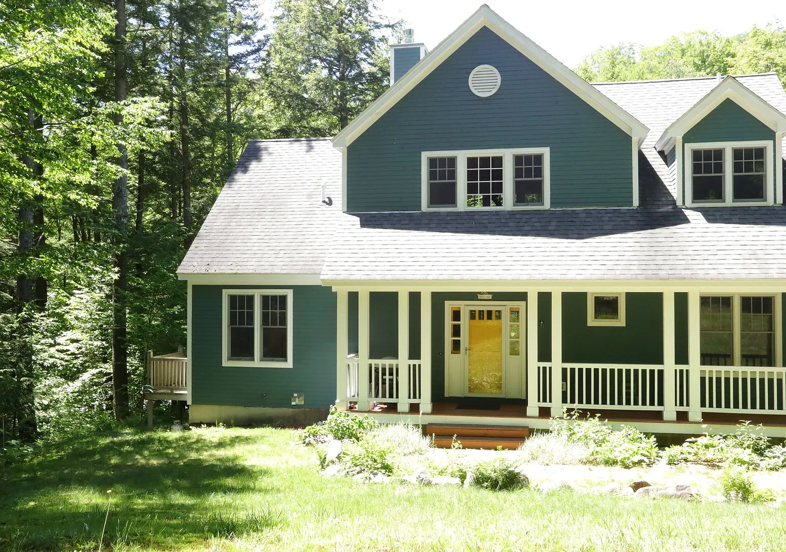 Beautiful Single Family Home in Thornton - Privacy, Comfort, Convenience - $3400/mo Available Nov 1! — Photo 1