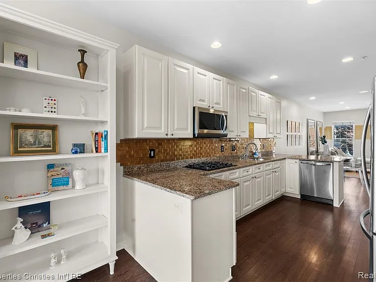 512 Graten St — Photo 20