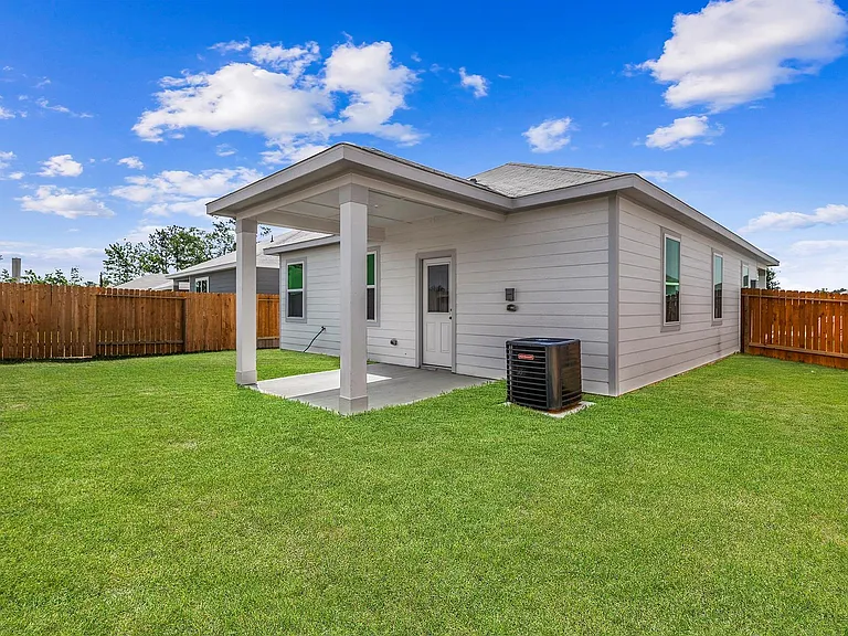15858 Berry Hill Dr — Photo 2