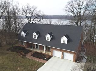 16 Lakeshore Ct, Danville, IL