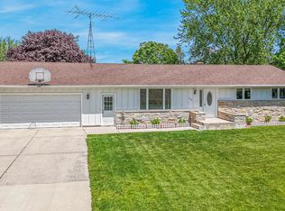 368 E Jefferson Ave, Cleveland, WI 53015