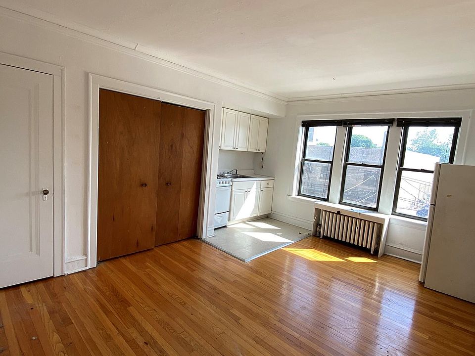 2nd image of 6714 N Northwest Hwy APT 306