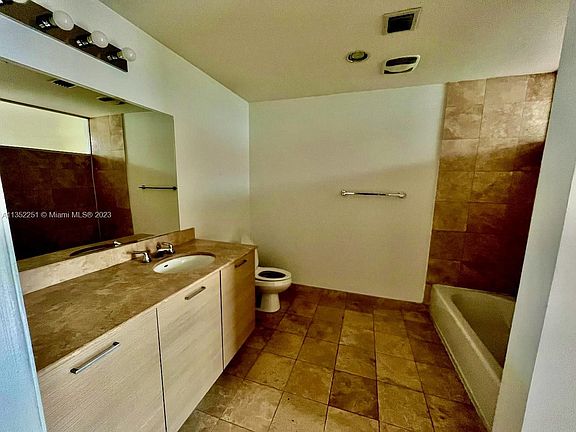 4th image of 350 NE 24th St APT 408