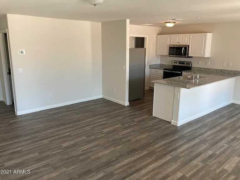 2356 N Sand Hills Ct — Photo 5