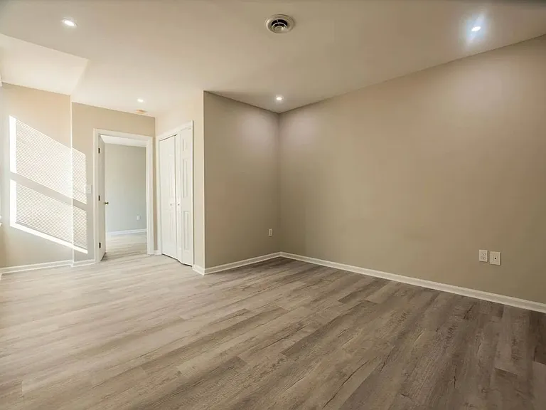 Oak Ave Apartments — Photo 6