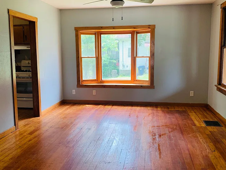300 Kiowa St — Photo 3