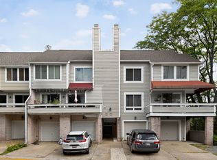 9805 Lake Shore Dr, Gaithersburg, MD 20886