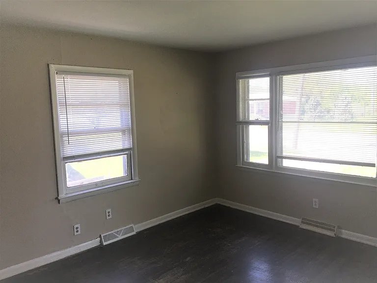 470 Anniston Dr — Photo 3
