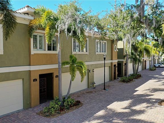 3rd image of 4907 Bayshore Blvd Unit 120