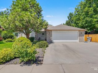 927 N Dawn Dr, Boise, ID 83713