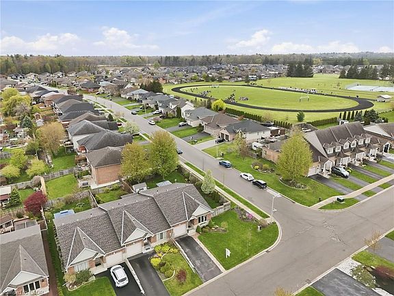 4th image of 12 Millcroft Dr