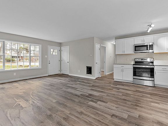 3rd image of 102 Southwood Cir